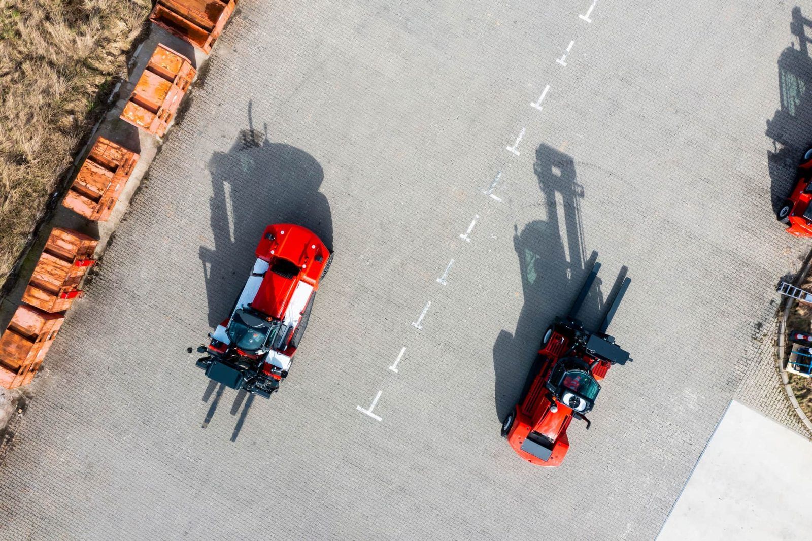 Kalmar-Forklifts-crossing-e1712831537973-12b6a39