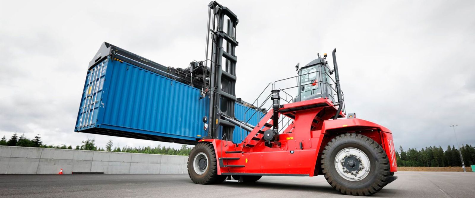 kalmar-container-handlers-masted-cdcc4dc6