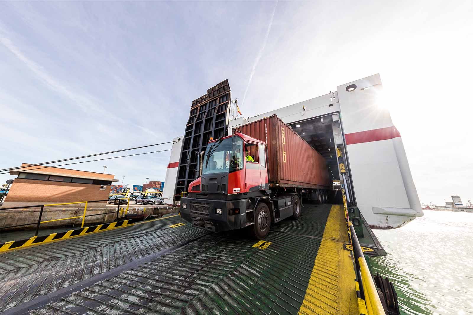 kalmar-heavy-terminaltraktor_3-936ab46c